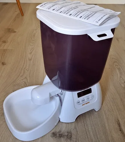 Cat Mate C3000 Dry Food Cat Feeder